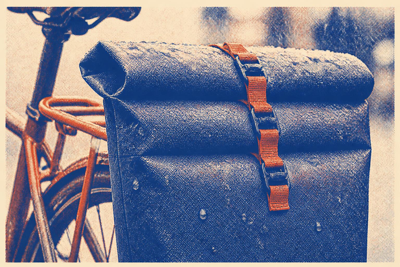 Sacoche porte-bagages vélo étanche avec fermeture roll-top sous la pluie