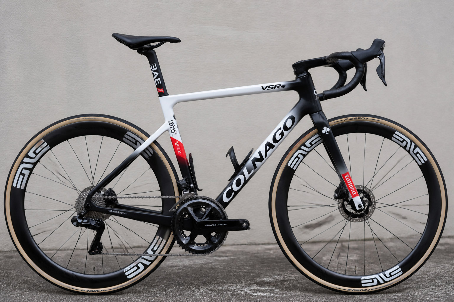 Colnago V5Rs : la nouvelle référence aérodynamique de l'UAE Team Emirates