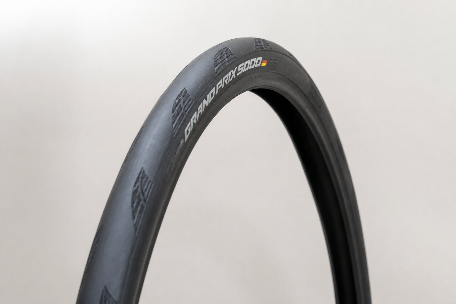 Pression pneu vélo route : les bases pour optimiser votre rendement