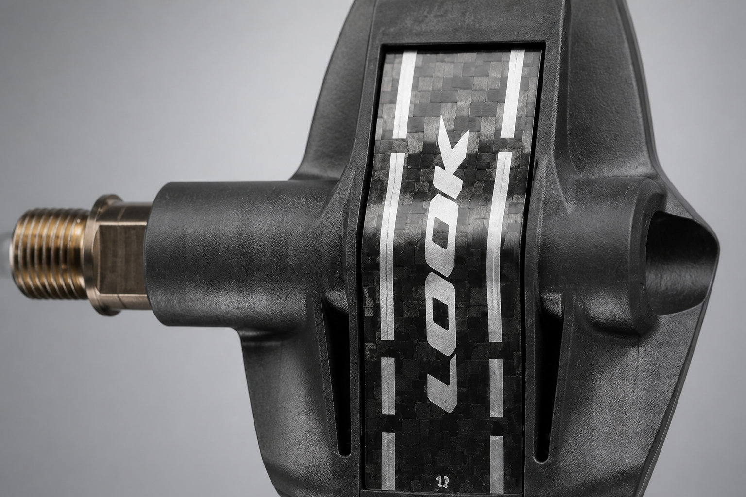 Look Keo Blade Power : le rendement du carbone français