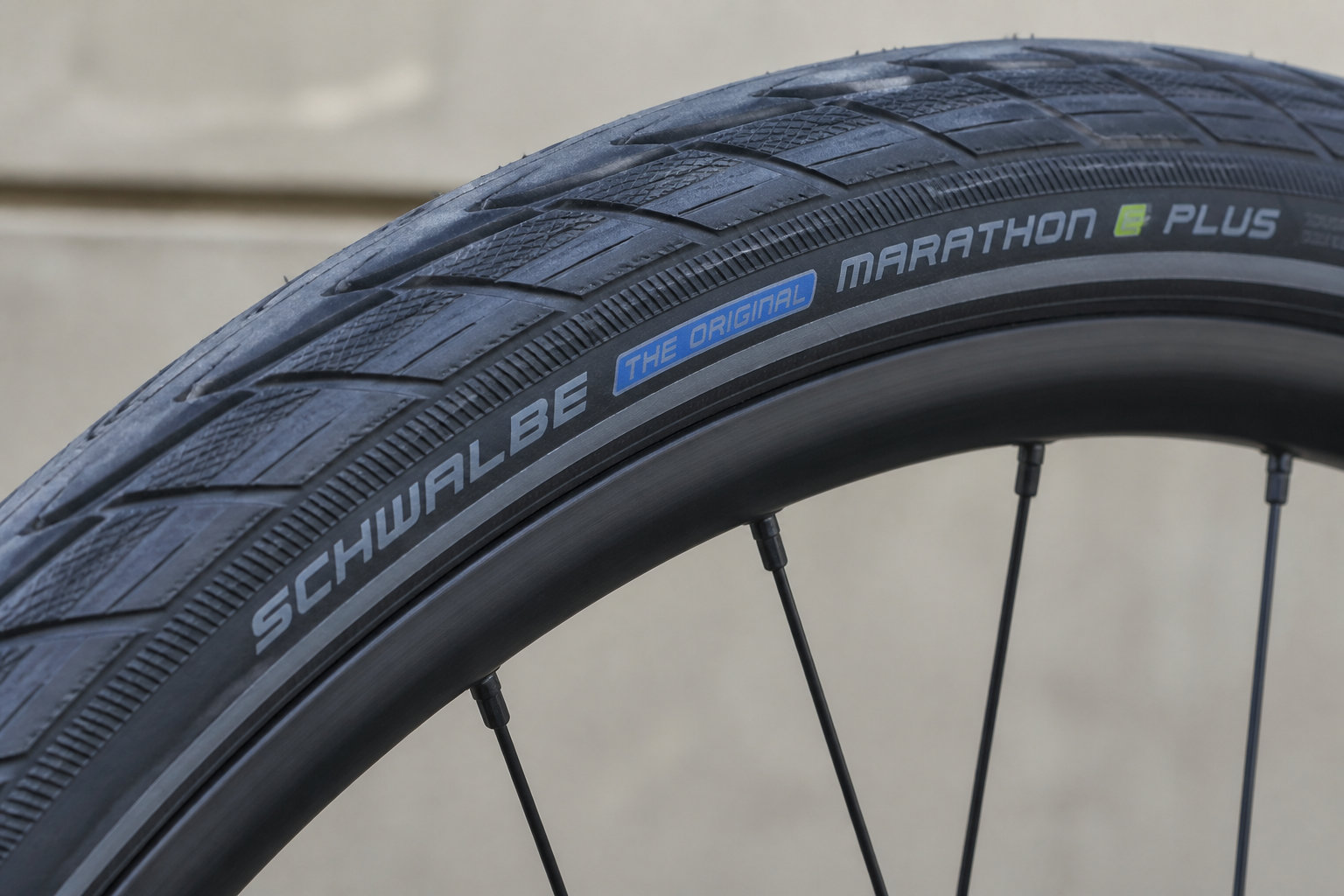 Schwalbe Marathon E-Plus : le blindage ultime pour les vélos électriques